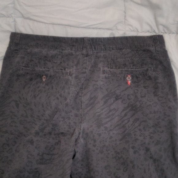 Modern Amusement animal print shorts - Picture 6 of 6